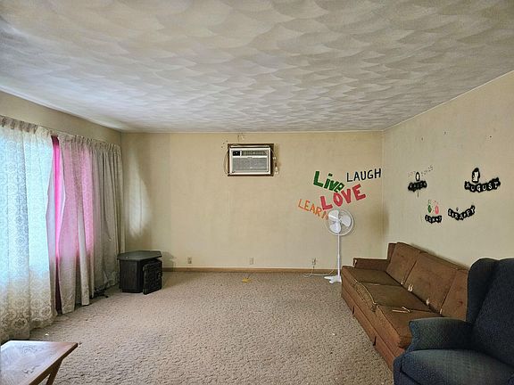4th image of 906 Cedar St
