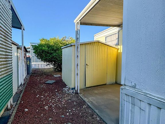 4th image of 10 Bayberry St