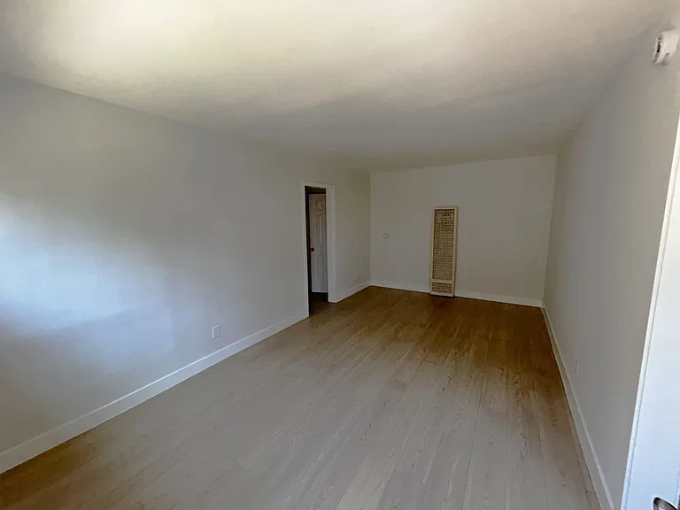 3079 - 1635-41 N. Normandie Ave - 33 — Photo 5