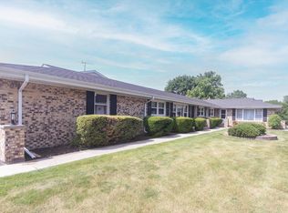 1402 S Linneman Rd, Mount Prospect, IL 60056