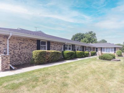 1402 S Linneman Rd, Mount Prospect, IL, 60056