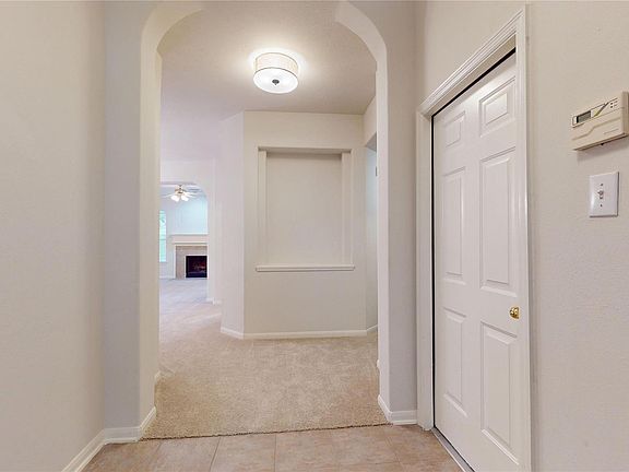 4th image of 19 Auburn Path Dr