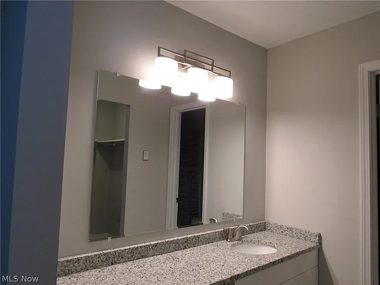 7155 Auburn Rd — Photo 20