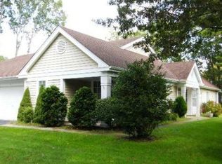 5 Villanova Ct, Ridge, NY 11961