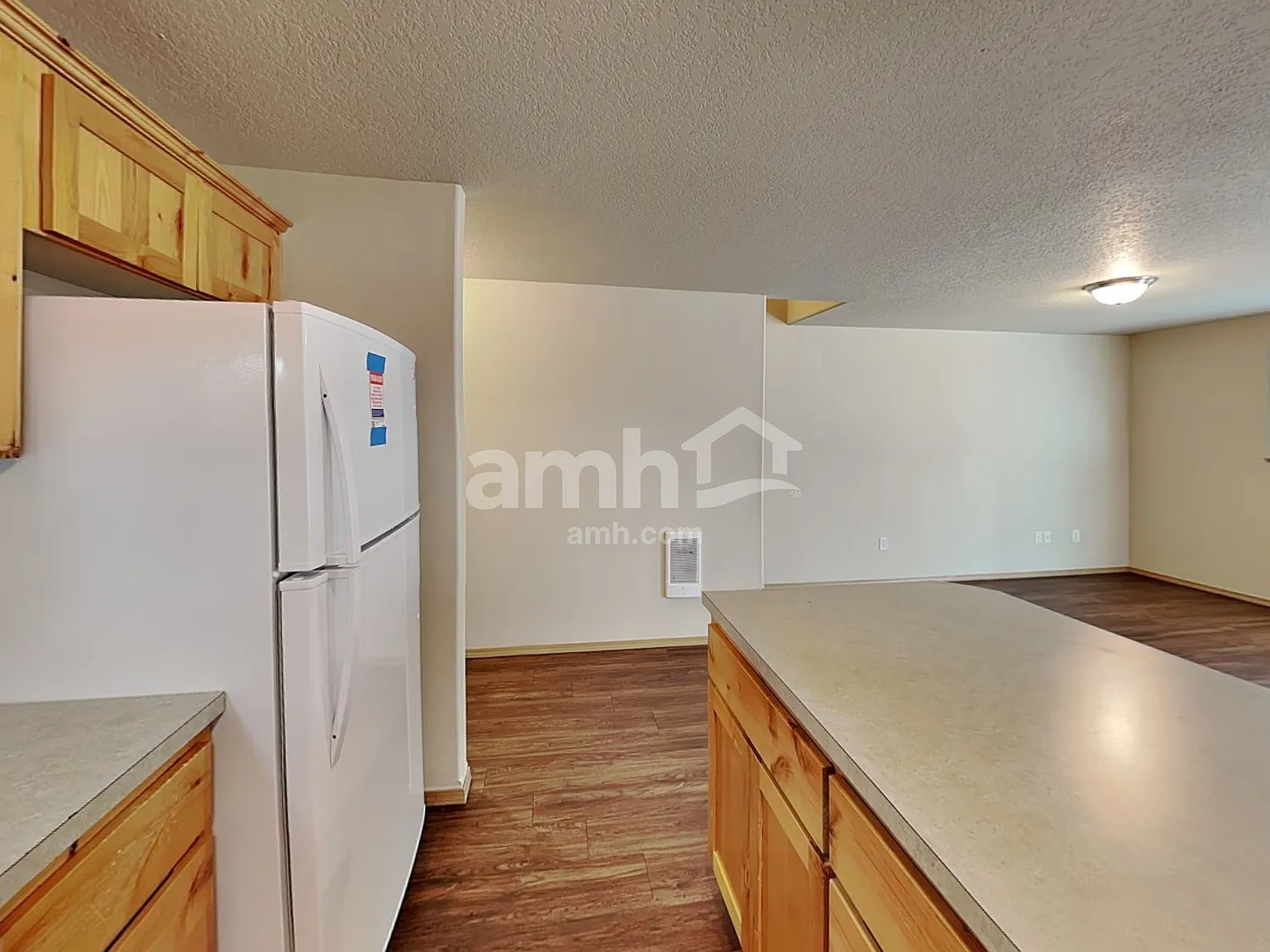 3 bed, 2.5 bath, 1390 sqft, $2,415 — Photo 4