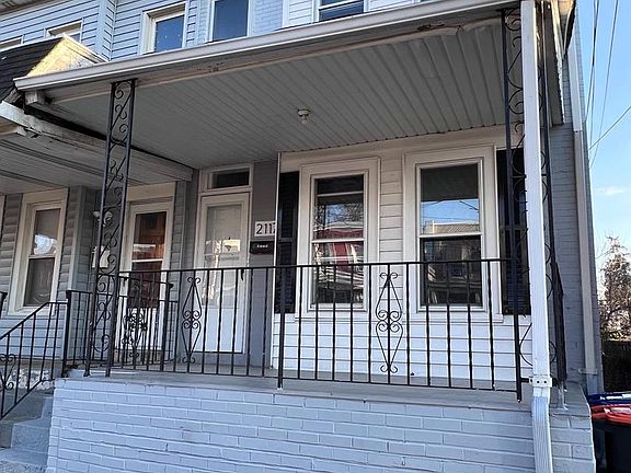 2nd image of 2117 W 4th St