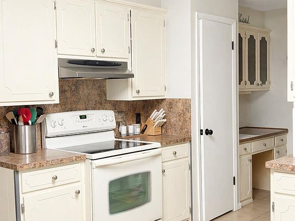4th image of 1020 Canterbury Rd