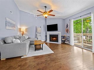9125 N Swan Cir, Saint Louis, MO 63144