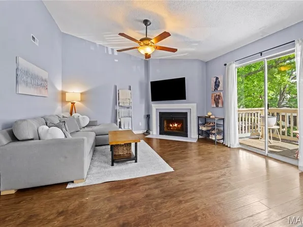 9125 N Swan Cir, Saint Louis, MO 63144