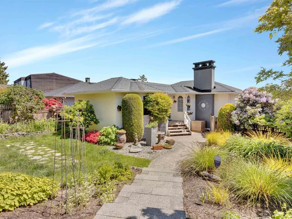 901 Calverhall St, North Vancouver, BC V7L 1Y1
