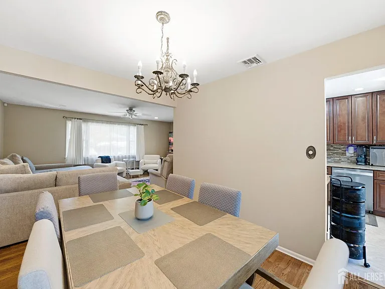 34 Ventnor Dr — Photo 26