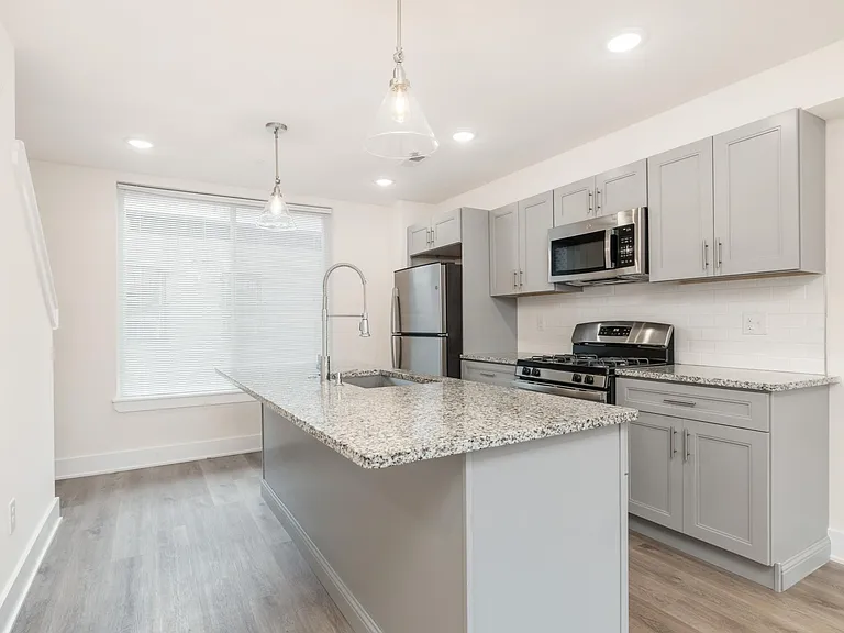 978 N 8th St #8 — Photo 13