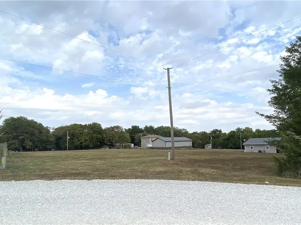 50 Shady Ln, Linn Valley, KS 66040