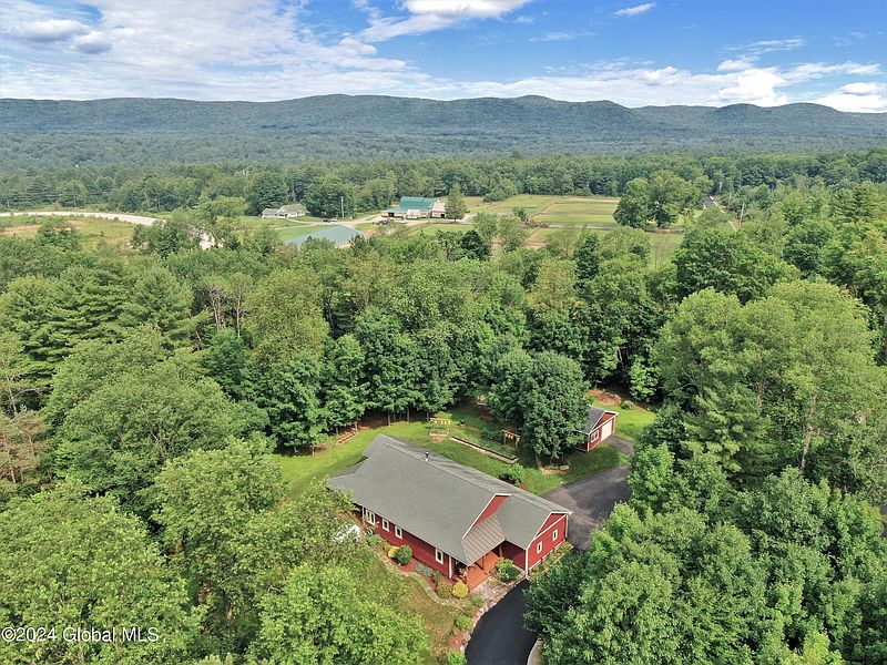 3rd image of 40 Howe Road