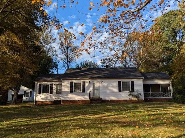 336 Meadowview Dr, Winston Salem, NC 27107