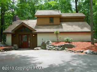 414 Somerset Dr, East Stroudsburg, PA 18301