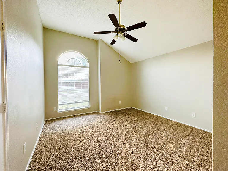 4817 Shadow Crest Dr — Photo 5