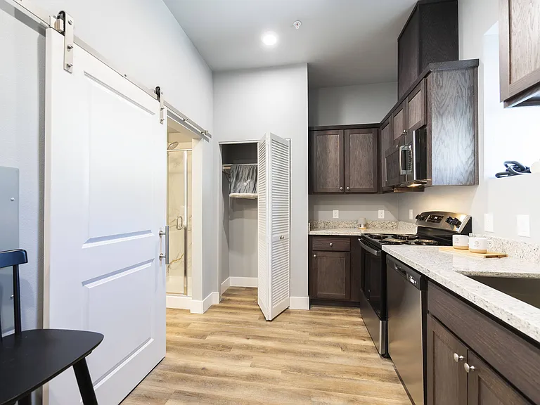 ONE18 West Street Residential — Photo 49