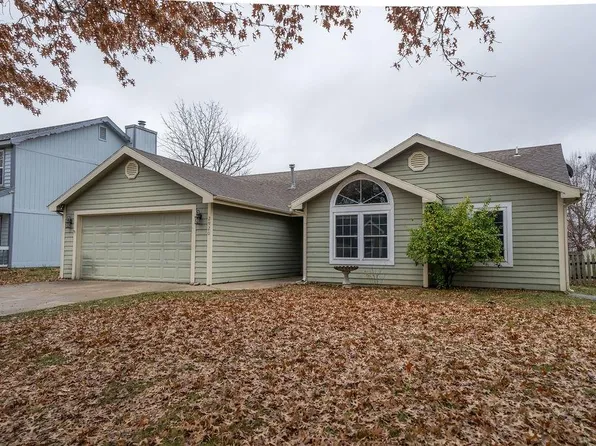 2920 Fenwick Rd, Lawrence, KS 66046