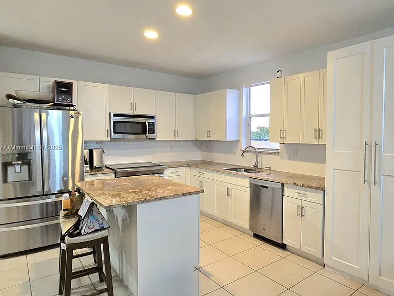 5016 SW 139th Ter — Photo 4