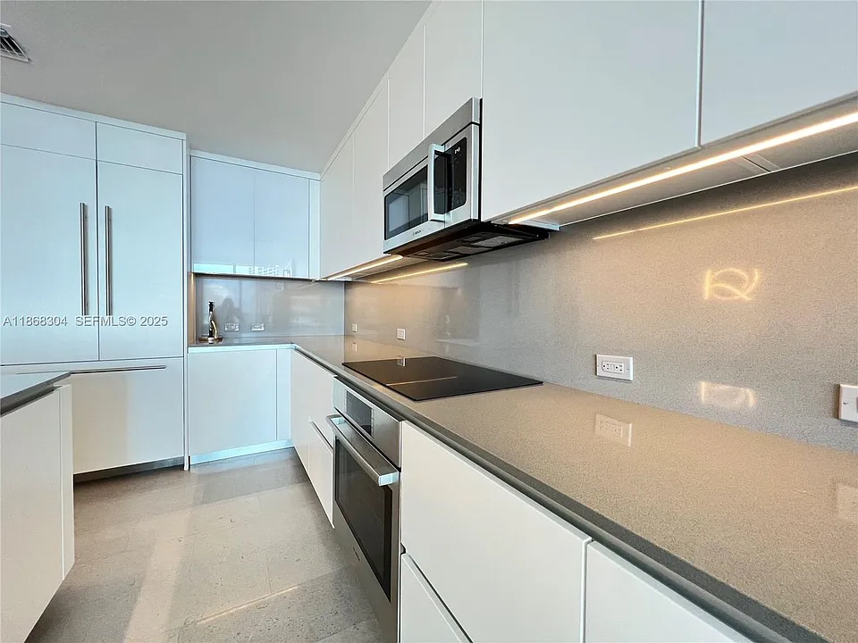 68 SE 6th St #1003