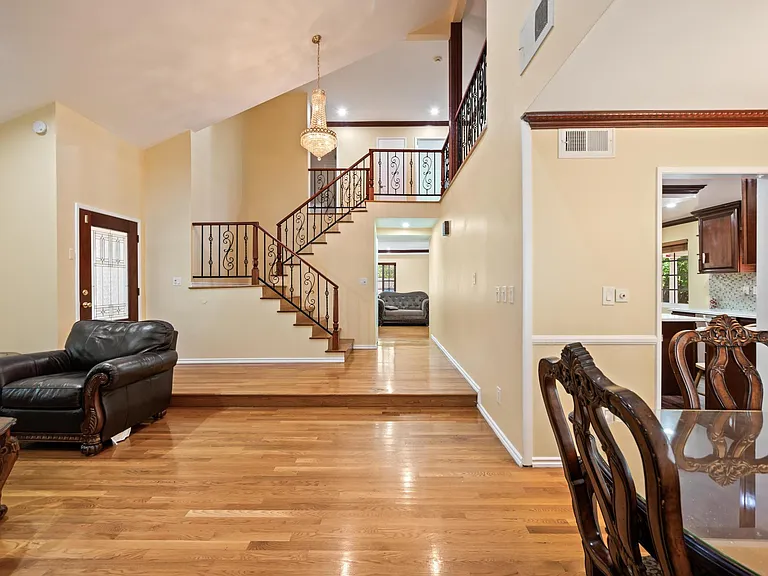22606 Archwood St — Photo 2