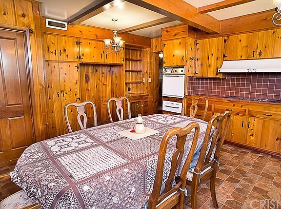 The kitchen eating area is great for family gatherings and offers an adjacent laundry room with gas 