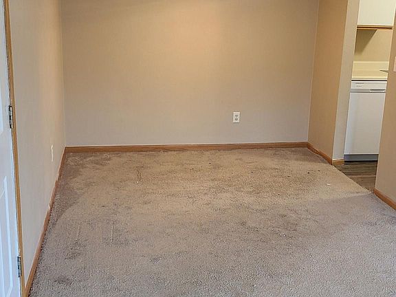 3rd image of 11691 Parkway Dr #6