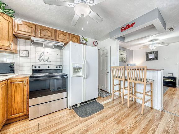 5th image of 106 W Medcalf St