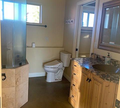 full bathroom view 1