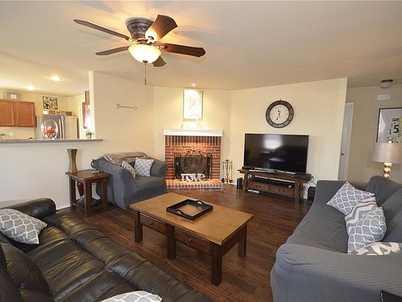 3rd image of 38 Larkspur Dr