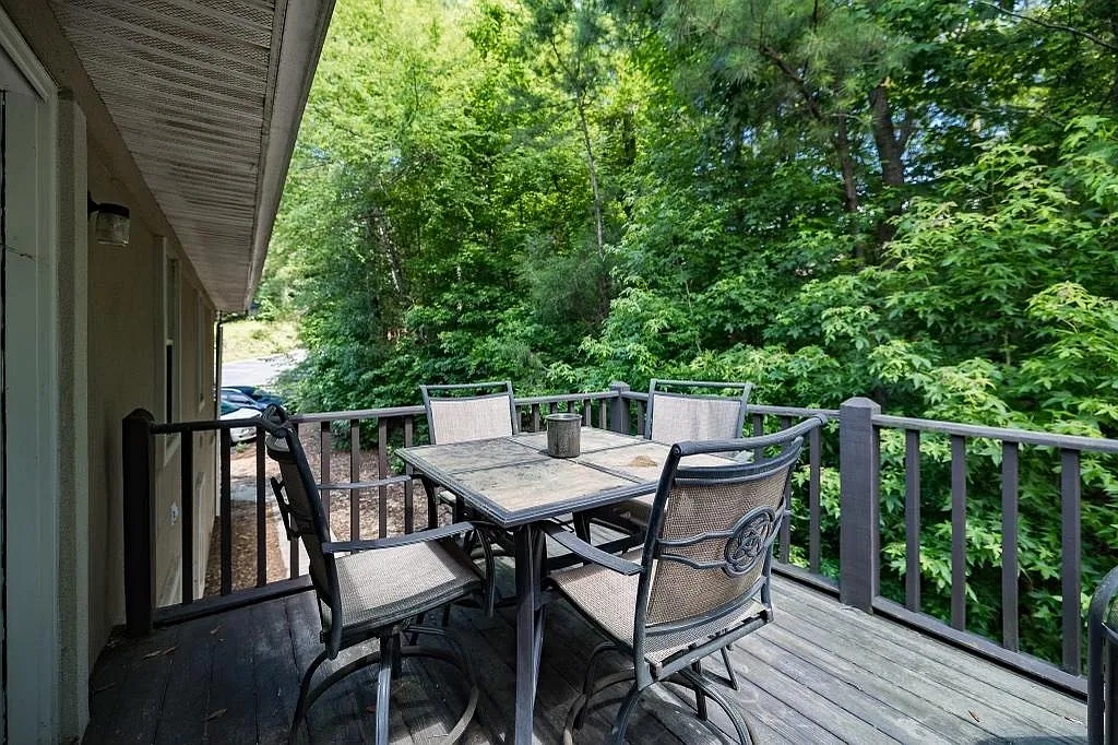 3 bed, 1152 sqft, $1,600 — Photo 3