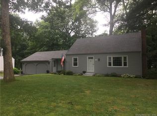 15 Robin Rd, Simsbury, CT 06070