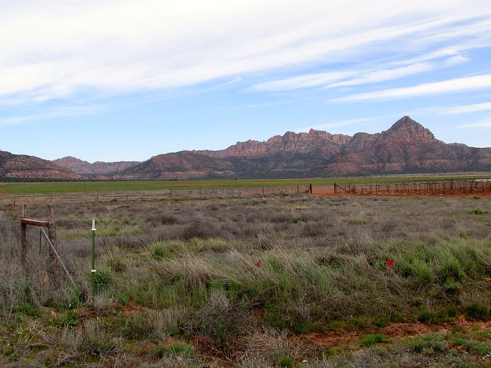 2nd image of 1582 N Zion Cir