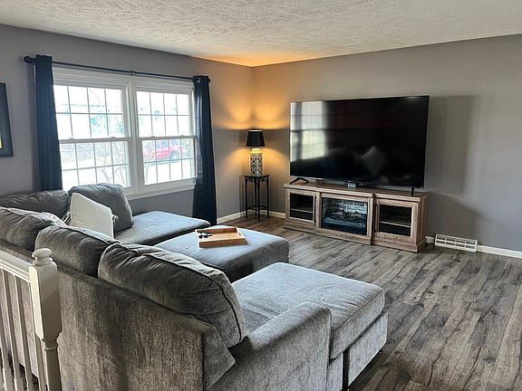 3rd image of 1100 Terrace Rd