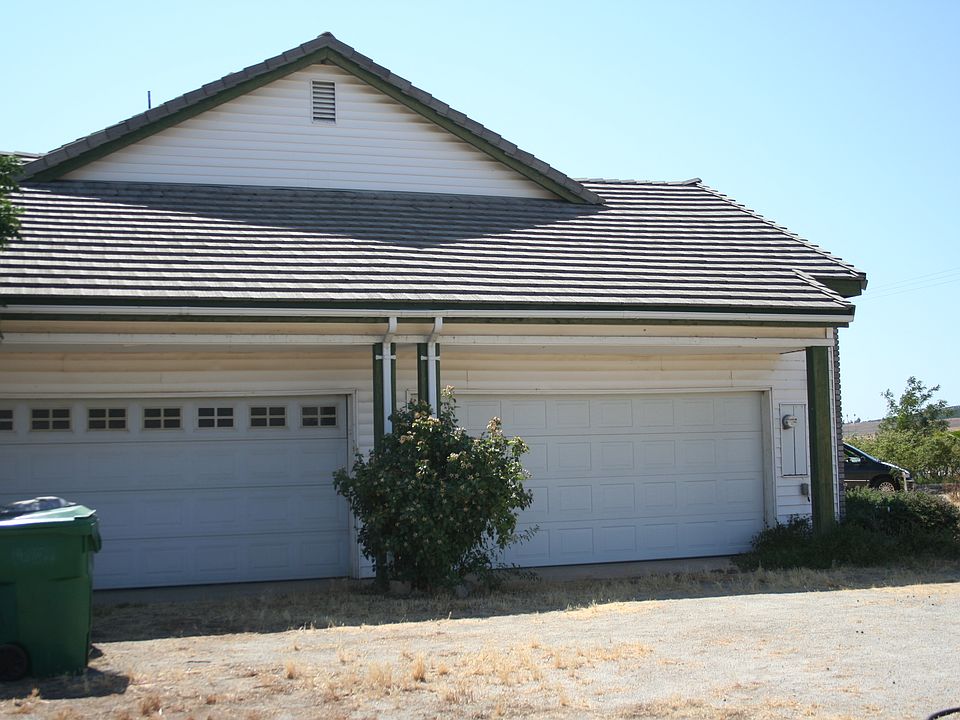 2nd image of 2379 E Roby Ave