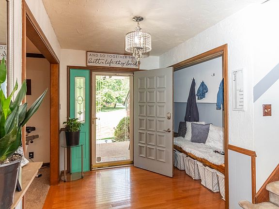 5th image of 302 Hickory Dr