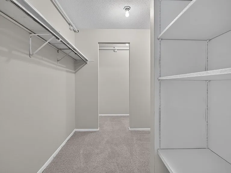 Hollow Hills Apartments — Photo 131