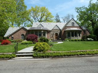 960 Green Meadow Ln, Mamaroneck, NY