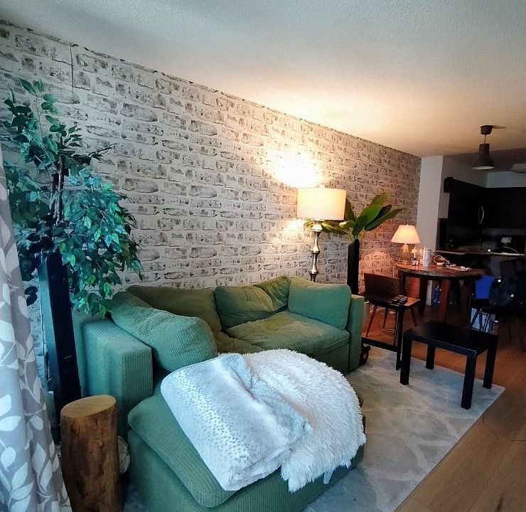 1st image of 30 Grand Trunk Cres #30
