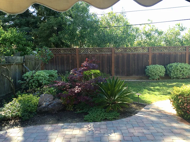 Poplar Ave — Photo 10