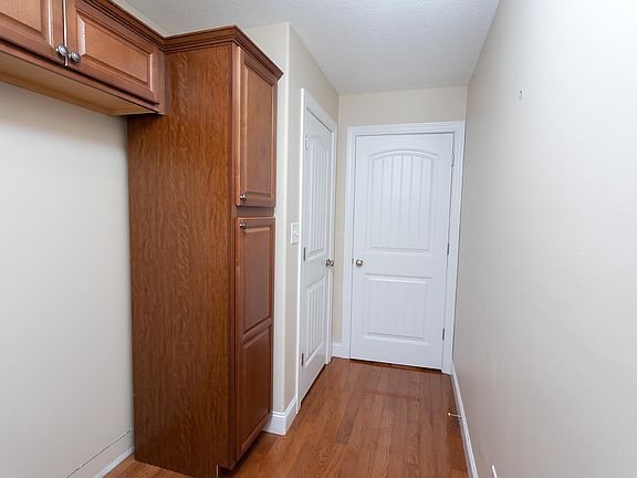 5th image of 122 Vermont Dr NW