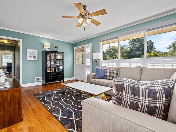 4th image of 333 Bedford Ave