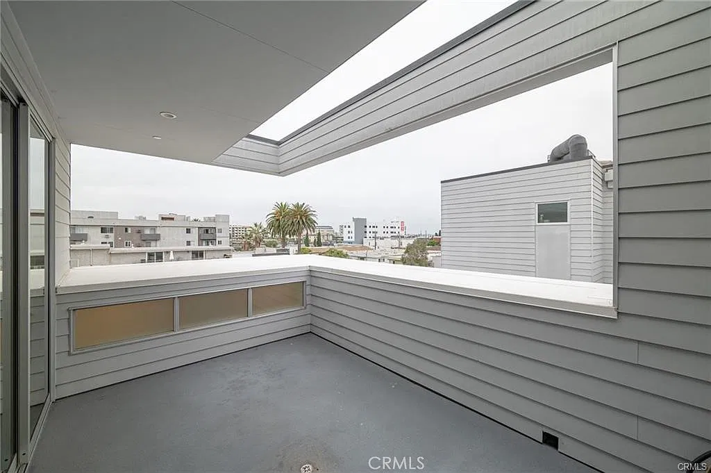 3 bed, 2.5 bath, 2180 sqft, $5,900 — Photo 4