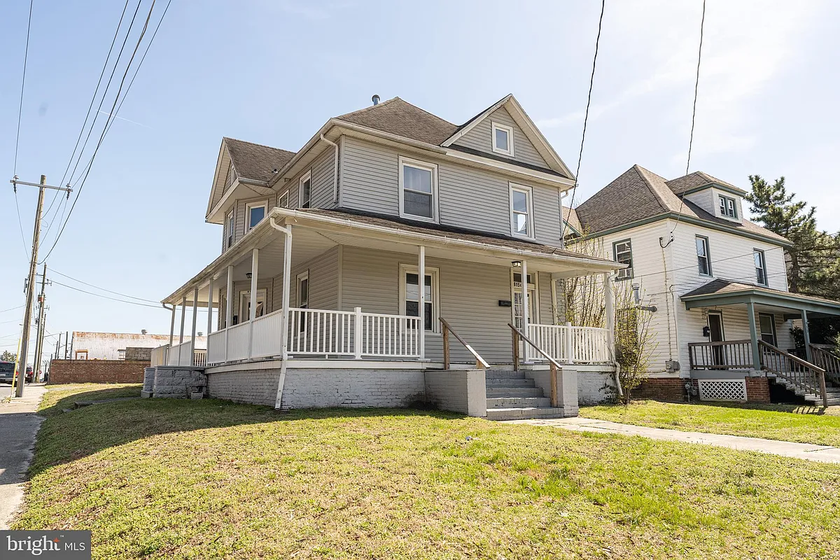 Building Photo - 915 N Division St #A