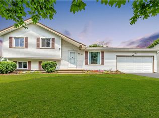 36 Larkins Xing, Rochester, NY 14612