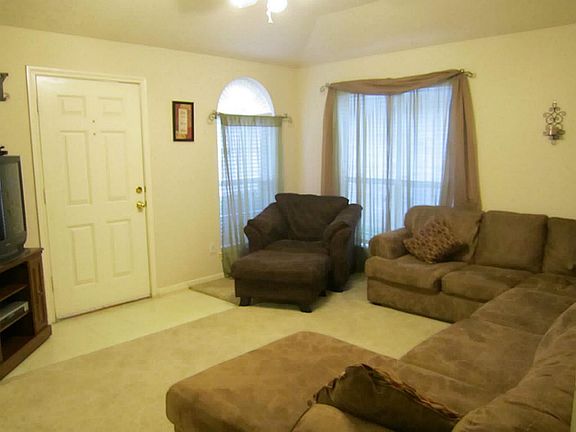 Nice, light and bright living area.