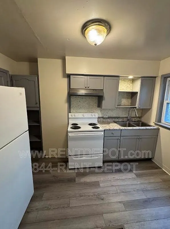 2 bed, 1.0 bath, 990 sqft, $795 — Photo 4
