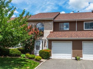 32 Castle Ridge Dr, East Hanover, NJ 07936