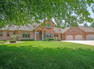 909 Kings Point Ct, Oneida, WI 54155